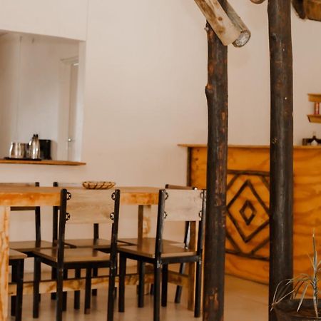 Leeville Guesthouse คาซาเนอ ภายนอก รูปภาพ