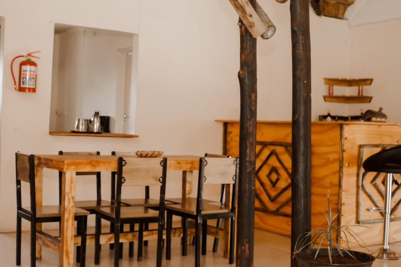 Leeville Guesthouse คาซาเนอ ภายนอก รูปภาพ
