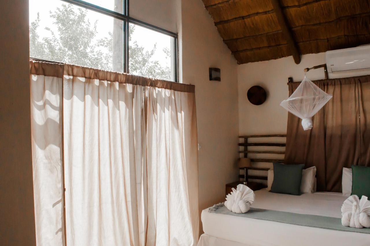 Leeville Guesthouse คาซาเนอ ภายนอก รูปภาพ