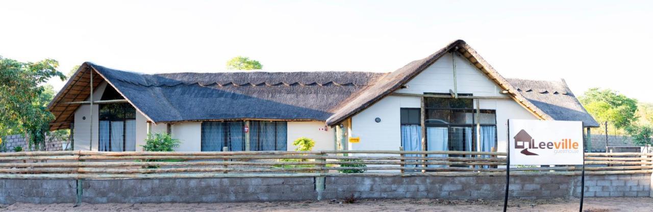 Leeville Guesthouse คาซาเนอ ภายนอก รูปภาพ